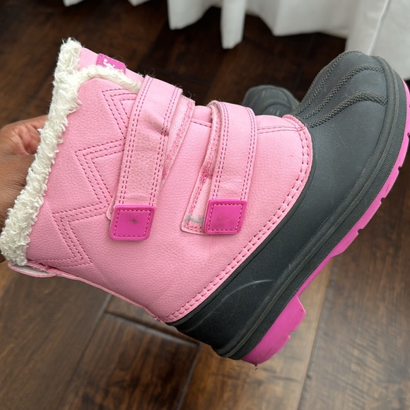 Girls cat & jack size 12 furry snow boots pink - Picture 3 of 6